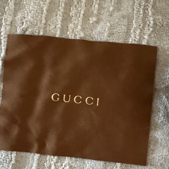 Gucci Tortoiseshell Sunglasses with Pink Accents - Picture 9 of 10